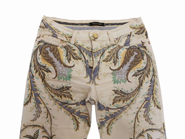 Roberto Cavalli - Completo jeans e camicia fantasia paisley su fondo panna  - Asta Vintagemania - Associazione Nazionale - Case d'Asta italiane