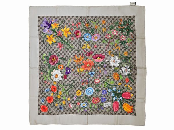 Gucci - Foulard in seta GG Flora  - Asta Vintagemania - Associazione Nazionale - Case d'Asta italiane