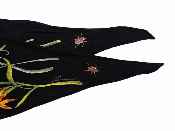 Gucci - Piccolo foulard in seta Flora  - Asta Vintagemania - Associazione Nazionale - Case d'Asta italiane