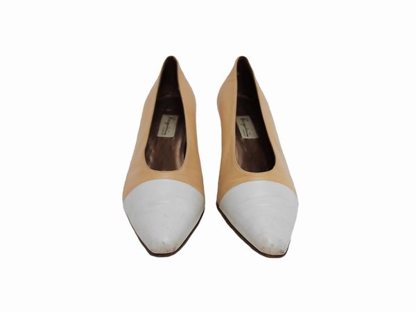 Decollet in pelle bicolore beige e bianco, Raspini  - Asta Vintagemania - Associazione Nazionale - Case d'Asta italiane