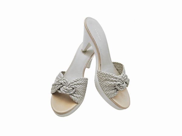Versace - Clogs in legno e pelle intrecciata bianca  - Asta Vintagemania - Associazione Nazionale - Case d'Asta italiane