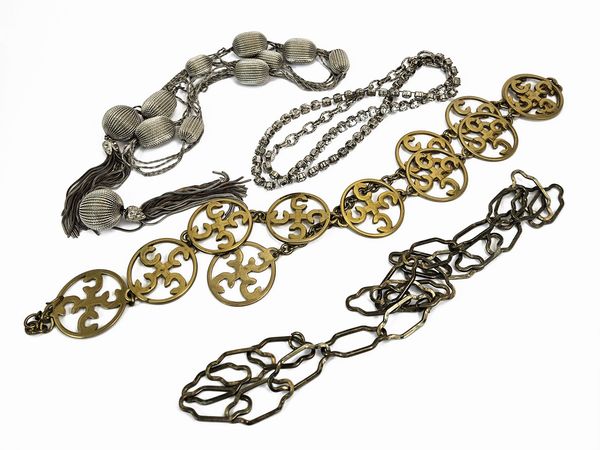 Lotto di quattro cinture in metallo  - Asta Vintagemania - Associazione Nazionale - Case d'Asta italiane