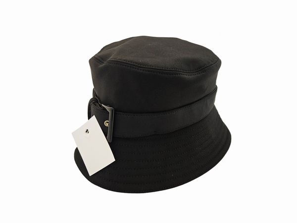 Prada - Cloche in nylon nero  - Asta Vintagemania - Associazione Nazionale - Case d'Asta italiane