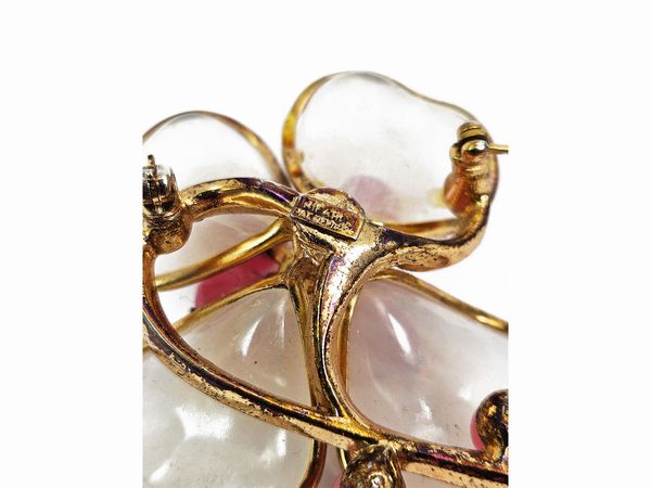 Trifari - Demi parure floreale Spilla e Orecchini a clip  - Asta Vintagemania - Associazione Nazionale - Case d'Asta italiane