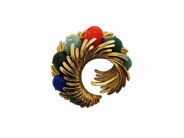 Trifari - Spilla in trifarium dorato  - Asta Vintagemania - Associazione Nazionale - Case d'Asta italiane