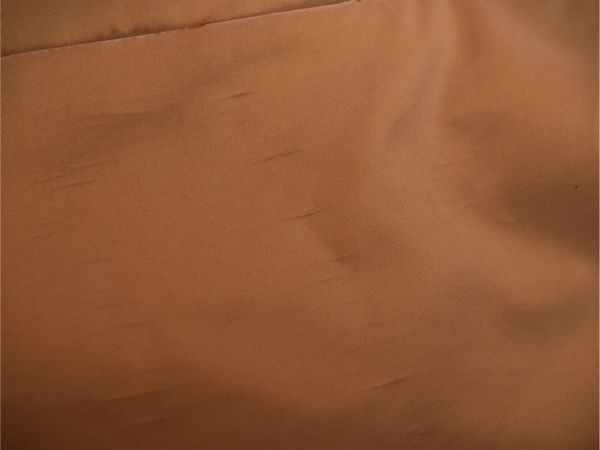 Impermeabile beige con collo, polsi e bordura in pelliccia di visone  - Asta Vintagemania - Associazione Nazionale - Case d'Asta italiane