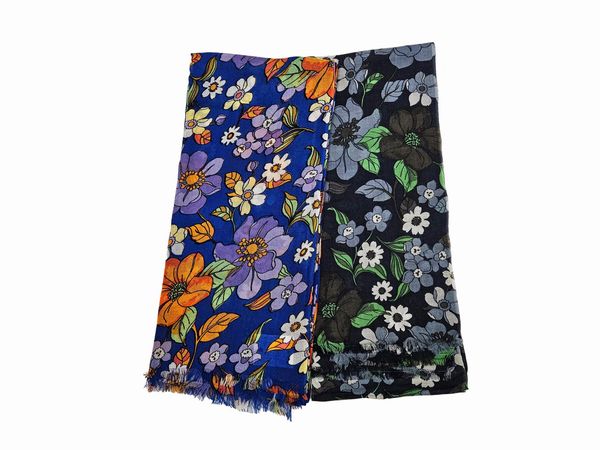 Due foulard in cashmere a motivo floreale, 19 andrea's 47  - Asta Vintagemania - Associazione Nazionale - Case d'Asta italiane