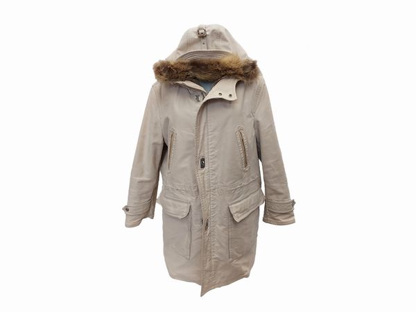 Salvatore Ferragamo - Parka beige con interno in pelliccia di lupo rimovibile  - Asta Vintagemania - Associazione Nazionale - Case d'Asta italiane