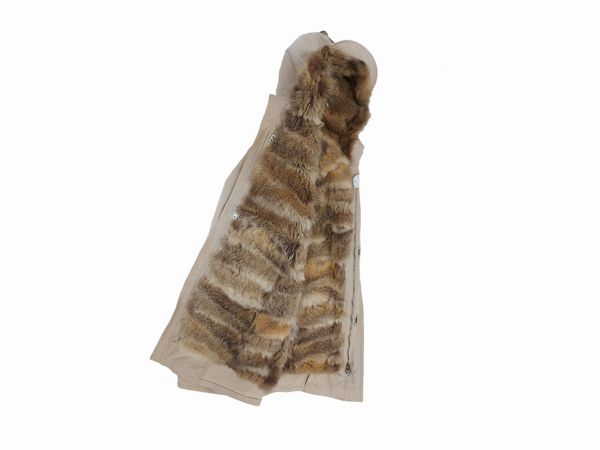 Salvatore Ferragamo - Parka beige con interno in pelliccia di lupo rimovibile  - Asta Vintagemania - Associazione Nazionale - Case d'Asta italiane