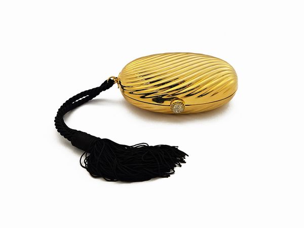 Clutch ovale in metallo golden tone  - Asta Vintagemania - Associazione Nazionale - Case d'Asta italiane