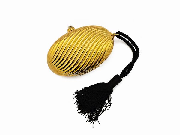 Clutch ovale in metallo golden tone  - Asta Vintagemania - Associazione Nazionale - Case d'Asta italiane