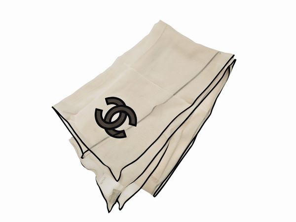 Chanel - Stola in mussola di seta ecru  - Asta Vintagemania - Associazione Nazionale - Case d'Asta italiane