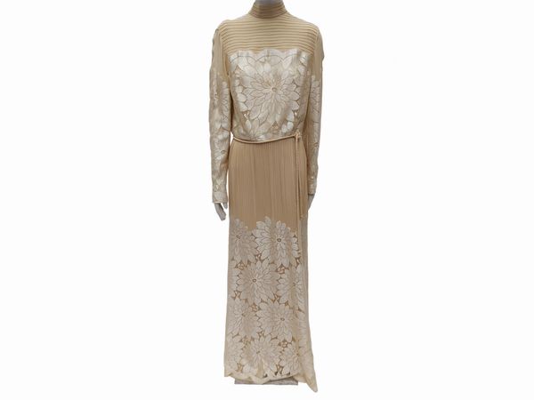 Abito sartoriale lungo in seta e pizzo beige, Alta Moda Massetti, Firenze  - Asta Vintagemania - Associazione Nazionale - Case d'Asta italiane