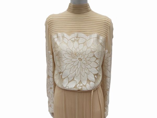 Abito sartoriale lungo in seta e pizzo beige, Alta Moda Massetti, Firenze  - Asta Vintagemania - Associazione Nazionale - Case d'Asta italiane