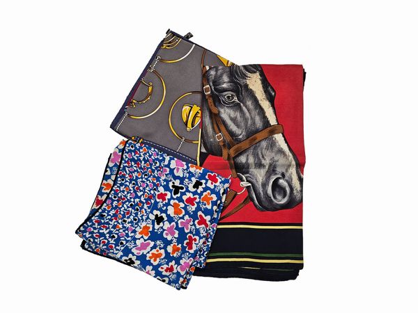 Lotto di tre foulard in seta  - Asta Vintagemania - Associazione Nazionale - Case d'Asta italiane