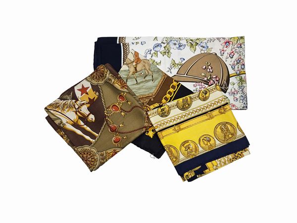 Lotto di quattro foulard in seta  - Asta Vintagemania - Associazione Nazionale - Case d'Asta italiane