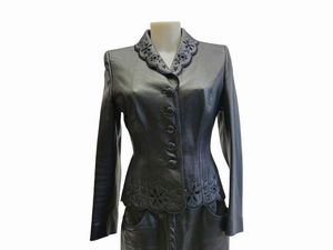 Escada - Tailleur in nappa blu con ricamo traforato  - Asta Vintagemania - Associazione Nazionale - Case d'Asta italiane