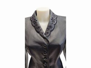 Escada - Tailleur in nappa blu con ricamo traforato  - Asta Vintagemania - Associazione Nazionale - Case d'Asta italiane