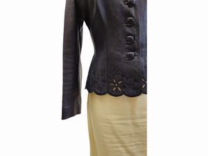 Escada - Tailleur in nappa blu con ricamo traforato  - Asta Vintagemania - Associazione Nazionale - Case d'Asta italiane