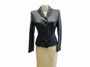 Escada - Tailleur in nappa blu con ricamo traforato  - Asta Vintagemania - Associazione Nazionale - Case d'Asta italiane