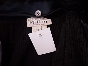 Gianfranco Ferr - Cardigan in lana nero  - Asta Vintagemania - Associazione Nazionale - Case d'Asta italiane