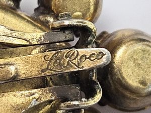 La Roco - Demi parure, spilla/pendente e orecchini a clip  - Asta Vintagemania - Associazione Nazionale - Case d'Asta italiane