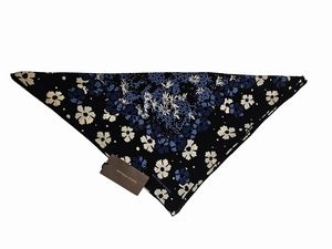 Bottega Veneta - Foulard in seta a motivo floreale  - Asta Vintagemania - Associazione Nazionale - Case d'Asta italiane