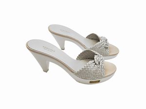 Versace - Clogs in legno e pelle intrecciata bianca  - Asta Vintagemania - Associazione Nazionale - Case d'Asta italiane