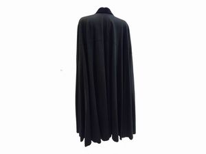 Mantella da uomo in panno nero  - Asta Vintagemania - Associazione Nazionale - Case d'Asta italiane
