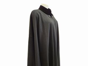 Mantella da uomo in panno nero  - Asta Vintagemania - Associazione Nazionale - Case d'Asta italiane