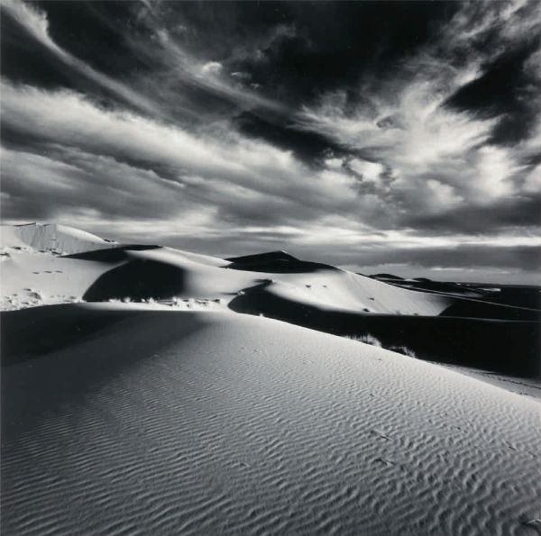 MICHAEL KENNA : Desert Clouds, Merzough, Sahara, Morocco  - Asta Photographs from important european collections - Associazione Nazionale - Case d'Asta italiane