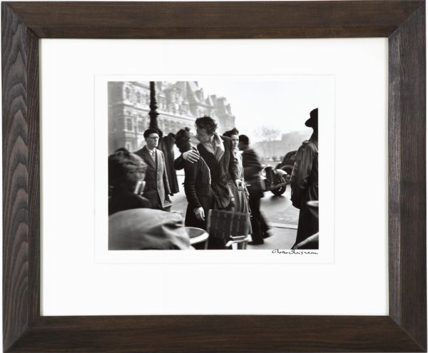 Robert Doisneau : Le baiser de lHotel de Ville  - Asta Photographs from important european collections - Associazione Nazionale - Case d'Asta italiane