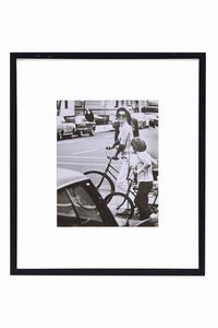 Ron Galella : Jackie Kennedy with son John Jr. Central Park  - Asta Photographs from important european collections - Associazione Nazionale - Case d'Asta italiane