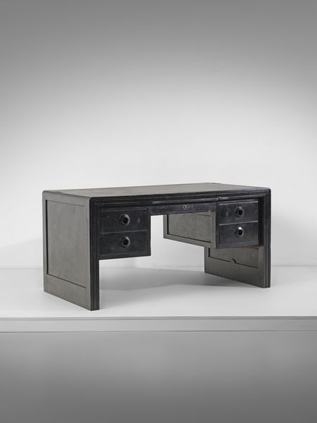 MANIFATTURA ITALIANA : Scrivania da centro con cassetti laterali e cassettino centrale  - Asta Asta 516 | DESIGN E ARTI DECORATIVE DEL NOVECENTO Online - Associazione Nazionale - Case d'Asta italiane