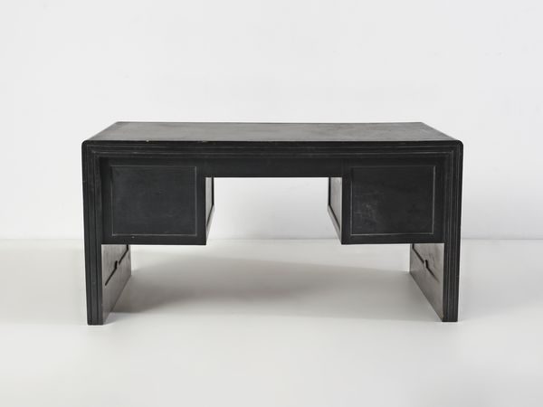 MANIFATTURA ITALIANA : Scrivania da centro con cassetti laterali e cassettino centrale  - Asta Asta 516 | DESIGN E ARTI DECORATIVE DEL NOVECENTO Online - Associazione Nazionale - Case d'Asta italiane