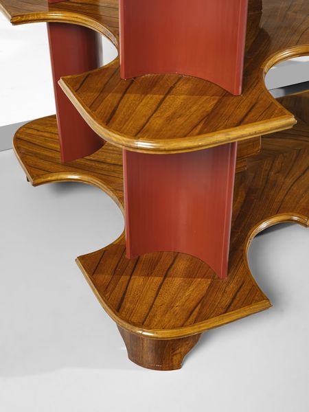 VALCONI GILDO : attribuito. Grande mobile espositore da centro probabile esecuzione mobilificio Fantoni, Gemona  - Asta Asta 516 | DESIGN E ARTI DECORATIVE DEL NOVECENTO Online - Associazione Nazionale - Case d'Asta italiane