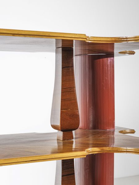 VALCONI GILDO : attribuito. Grande mobile espositore da centro probabile esecuzione mobilificio Fantoni, Gemona  - Asta Asta 516 | DESIGN E ARTI DECORATIVE DEL NOVECENTO Online - Associazione Nazionale - Case d'Asta italiane