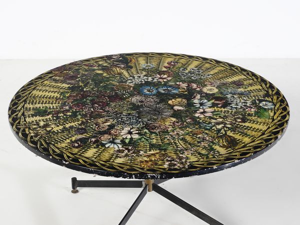 FORNASETTI PIERO (1913 - 1988) : Tavolo basso con piano circolare con decoro Cesto di Fiori, Milano  - Asta Asta 516 | DESIGN E ARTI DECORATIVE DEL NOVECENTO Online - Associazione Nazionale - Case d'Asta italiane