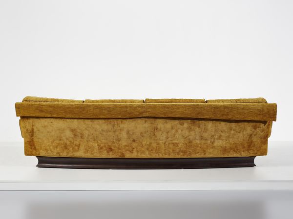 MANIFATTURA ITALIANA : Divano curvo a quattro posti  - Asta Asta 516 | DESIGN E ARTI DECORATIVE DEL NOVECENTO Online - Associazione Nazionale - Case d'Asta italiane