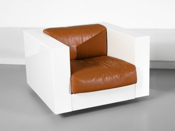 VIGNELLI LELLA (1934-2016) & MASSIMO (1931-2014) : Grande salotto composto da divano a tre posti, due poltrone, tavolino e cassettiera della serie Saratoga per Poltronova, Firenze  - Asta Asta 516 | DESIGN E ARTI DECORATIVE DEL NOVECENTO Online - Associazione Nazionale - Case d'Asta italiane