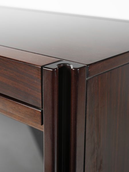 MANGIAROTTI ANGELO (1921 - 2012) : Mobile vetrina della serie D4 per Molteni, Giussano  - Asta Asta 516 | DESIGN E ARTI DECORATIVE DEL NOVECENTO Online - Associazione Nazionale - Case d'Asta italiane