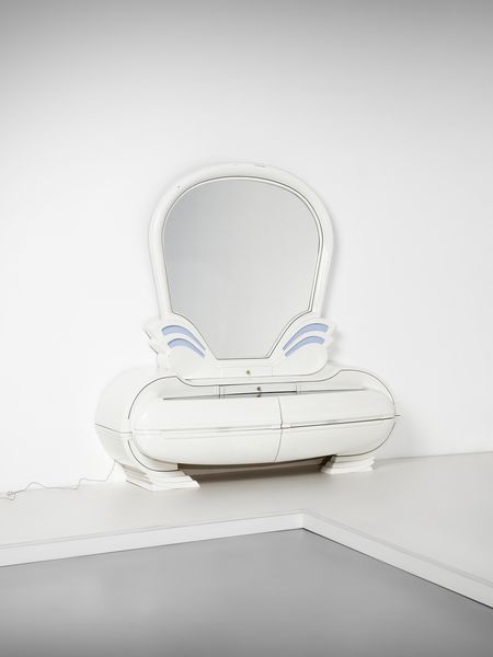 FONTE DEL MOBILE : Mobile toeletta luminoso a quattro cassetti con grande specchiera  - Asta Asta 516 | DESIGN E ARTI DECORATIVE DEL NOVECENTO Online - Associazione Nazionale - Case d'Asta italiane