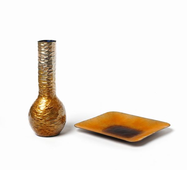 DE POLI PAOLO (1905 - 1996) : Lotto composto da un vaso a collo allungato e un vassoio, Padova  - Asta Asta 516 | DESIGN E ARTI DECORATIVE DEL NOVECENTO Online - Associazione Nazionale - Case d'Asta italiane