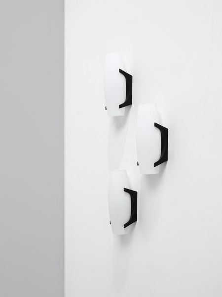 ARREDOLUCE : attribuito. Tre lampade da parete  - Asta Asta 516 | DESIGN E ARTI DECORATIVE DEL NOVECENTO Online - Associazione Nazionale - Case d'Asta italiane