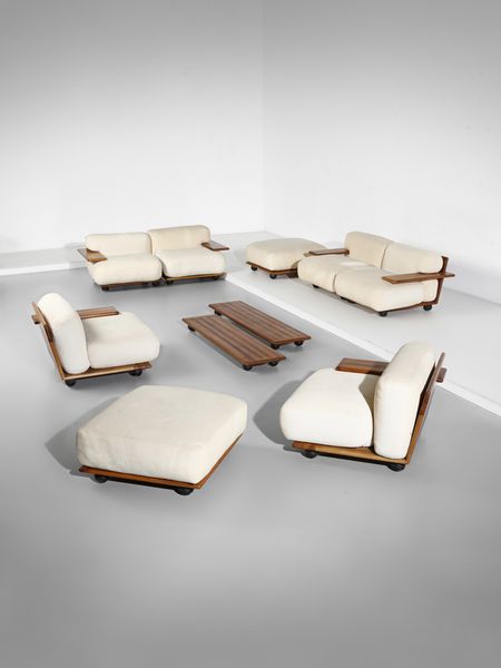 BELLINI MARIO (n. 1935) : Sei poltrone, due tavolini e coppia di poggiapiedi mod. Pianura per Cassina, Meda  - Asta Asta 516 | DESIGN E ARTI DECORATIVE DEL NOVECENTO Online - Associazione Nazionale - Case d'Asta italiane