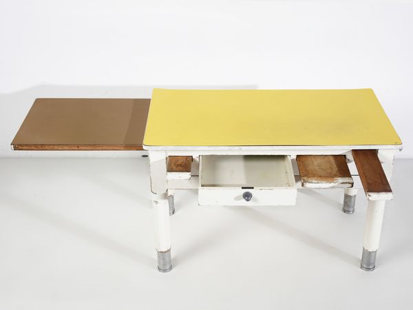 LATIS GUSTAVO (1920-2016) & VITO (1912-1996) : Tavolo da cucina attrezzato con prolunga, asse da lavoro, taglieri, mattarello e trisa  - Asta Asta 516 | DESIGN E ARTI DECORATIVE DEL NOVECENTO Online - Associazione Nazionale - Case d'Asta italiane