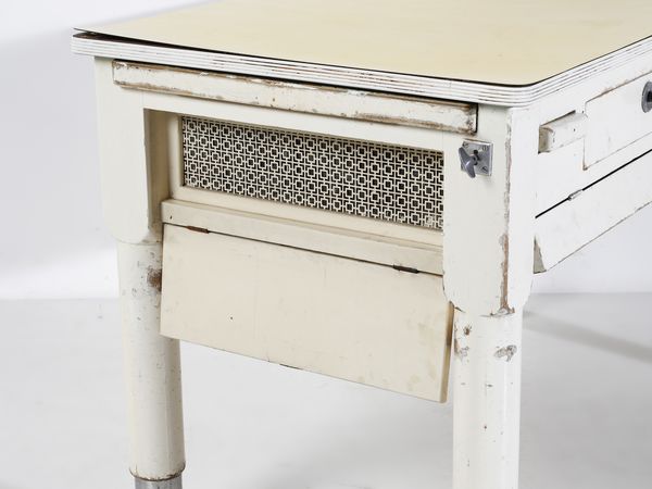 LATIS GUSTAVO (1920-2016) & VITO (1912-1996) : Tavolo da cucina attrezzato con prolunga, asse da lavoro, taglieri, mattarello e trisa  - Asta Asta 516 | DESIGN E ARTI DECORATIVE DEL NOVECENTO Online - Associazione Nazionale - Case d'Asta italiane