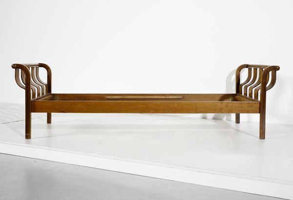 POLVARA GIULIO : Letto singolo per Zebra Mobili, Italia  - Asta Asta 516 | DESIGN E ARTI DECORATIVE DEL NOVECENTO Online - Associazione Nazionale - Case d'Asta italiane