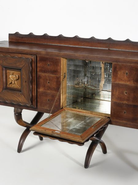 MANIFATTURA ITALIANA : Buffet a sei cassettini, due stipi e vano bar centrale con apertura a ribalta decorati con altorilievi raffiguranti un fanciullo con ariete  - Asta Asta 516 | DESIGN E ARTI DECORATIVE DEL NOVECENTO Online - Associazione Nazionale - Case d'Asta italiane