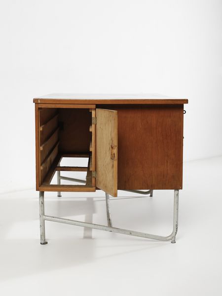 MANIFATTURA ITALIANA : Scrivania razionalista a nove cassetti e stipo laterale  - Asta Asta 516 | DESIGN E ARTI DECORATIVE DEL NOVECENTO Online - Associazione Nazionale - Case d'Asta italiane